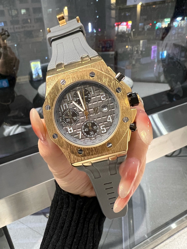 ブランド時計側面デザイン